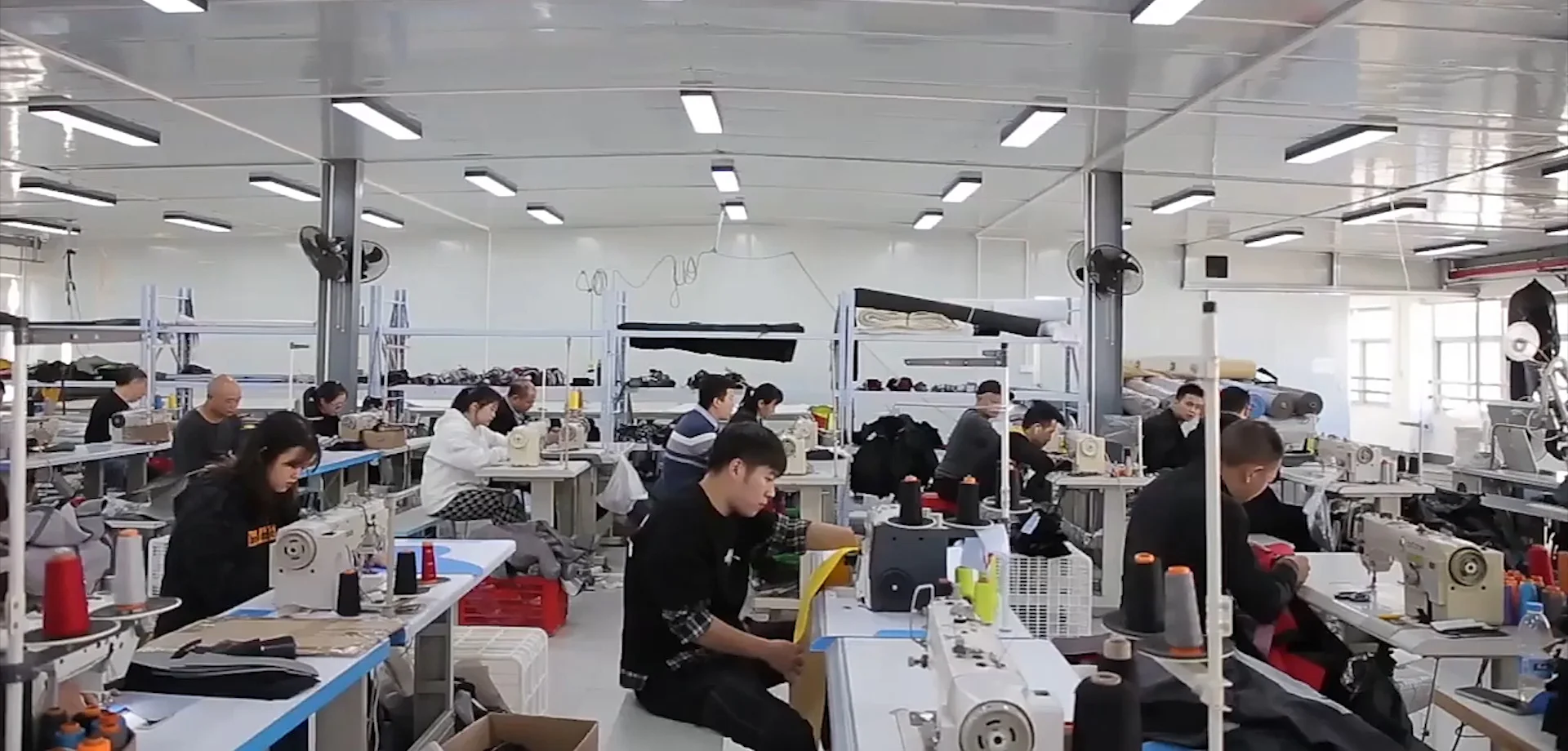 Waterproof drysuits prepared in the Yuelei factory